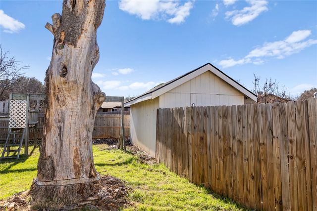 204 Pebblebrook Street, Arlington, TX 76014