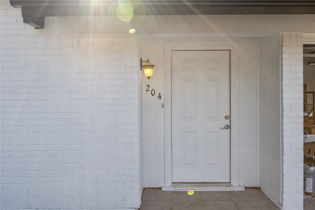 204 Pebblebrook Street, Arlington, TX 76014