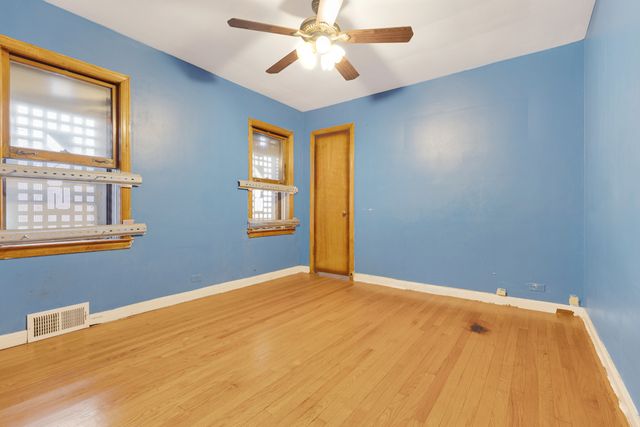 7148 S Sawyer Avenue, Chicago, IL 60629