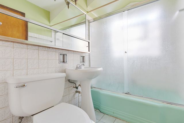 7148 S Sawyer Avenue, Chicago, IL 60629