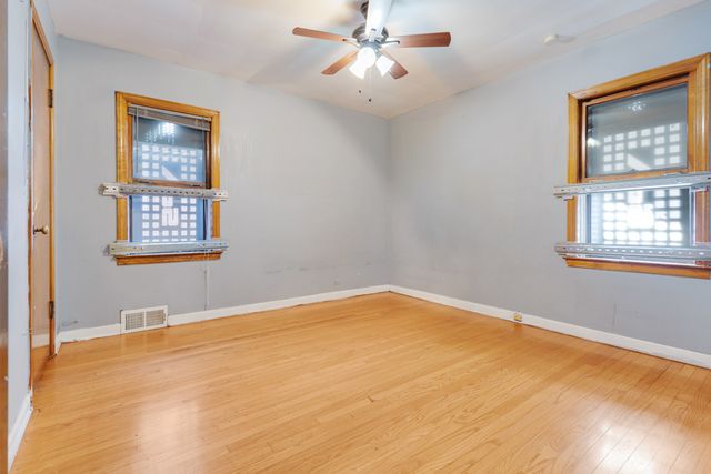 7148 S Sawyer Avenue, Chicago, IL 60629