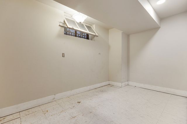 7148 S Sawyer Avenue, Chicago, IL 60629