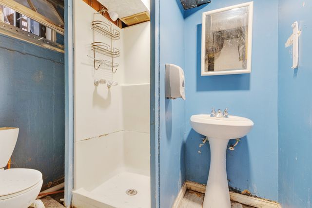 7148 S Sawyer Avenue, Chicago, IL 60629