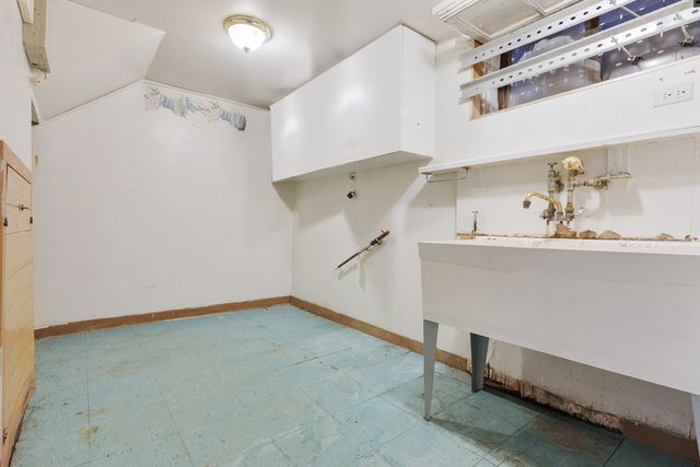 7148 S Sawyer Avenue, Chicago, IL 60629