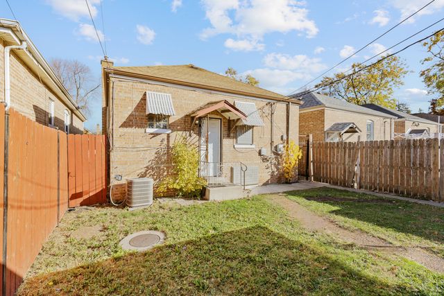 7148 S Sawyer Avenue, Chicago, IL 60629