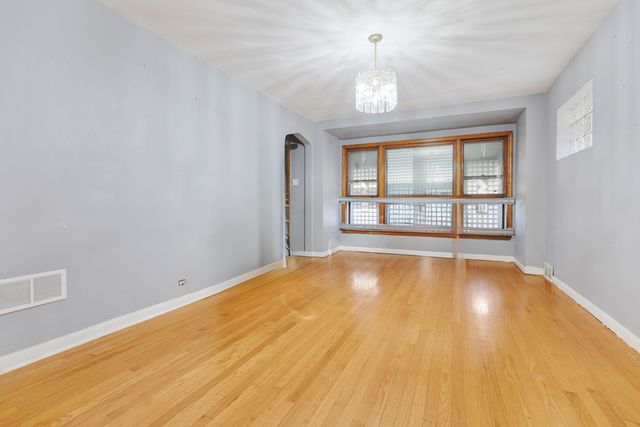 7148 S Sawyer Avenue, Chicago, IL 60629