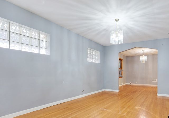 7148 S Sawyer Avenue, Chicago, IL 60629