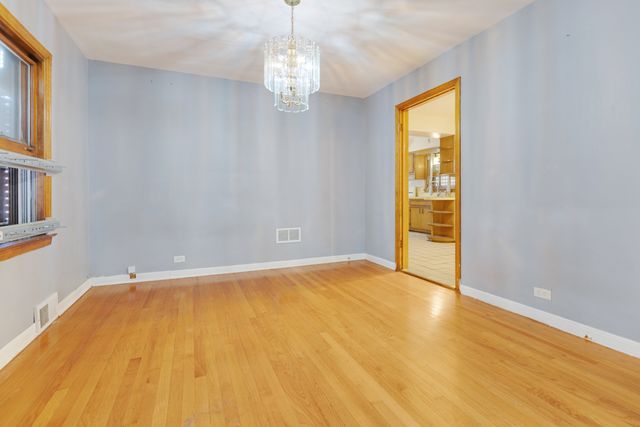 7148 S Sawyer Avenue, Chicago, IL 60629