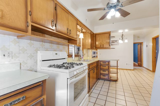 7148 S Sawyer Avenue, Chicago, IL 60629