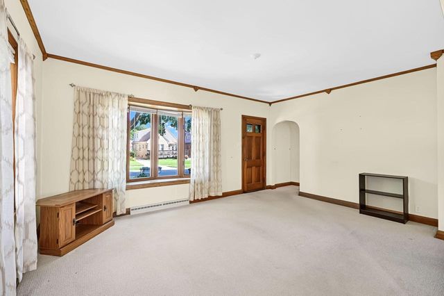 305 E Van Beck AVENUE, Milwaukee, WI 53207