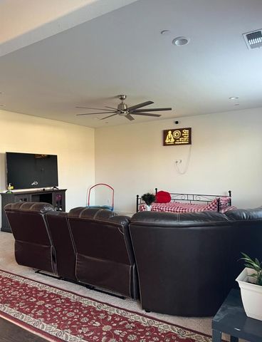 4542 N Casey Avenue, Fresno, CA 93723