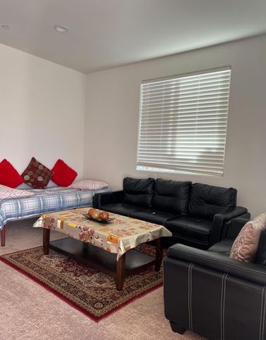 4542 N Casey Avenue, Fresno, CA 93723