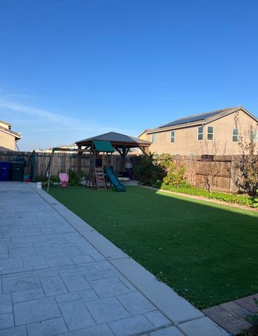 4542 N Casey Avenue, Fresno, CA 93723