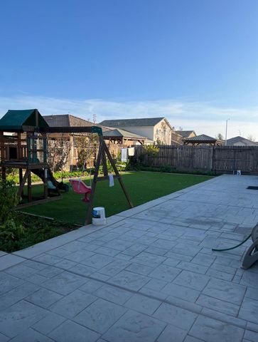 4542 N Casey Avenue, Fresno, CA 93723