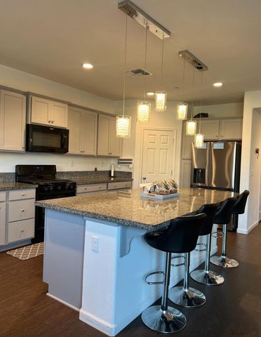 4542 N Casey Avenue, Fresno, CA 93723