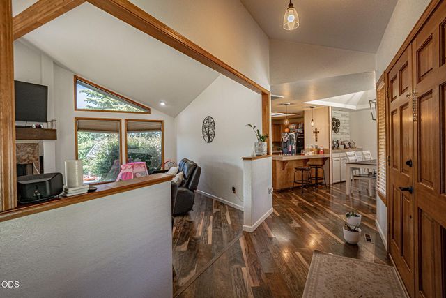 5247 Dobrot Way, Central Point, OR 97502
