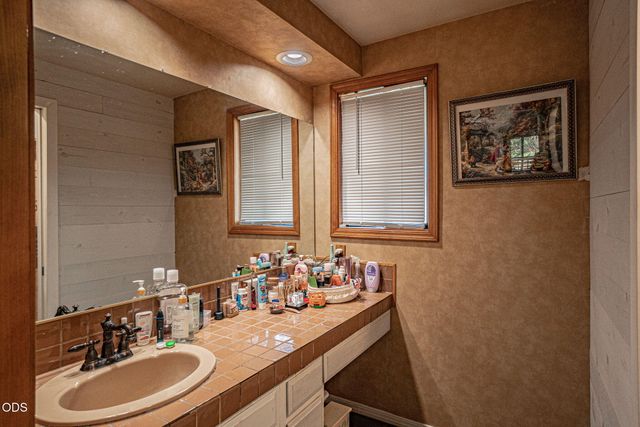 5247 Dobrot Way, Central Point, OR 97502