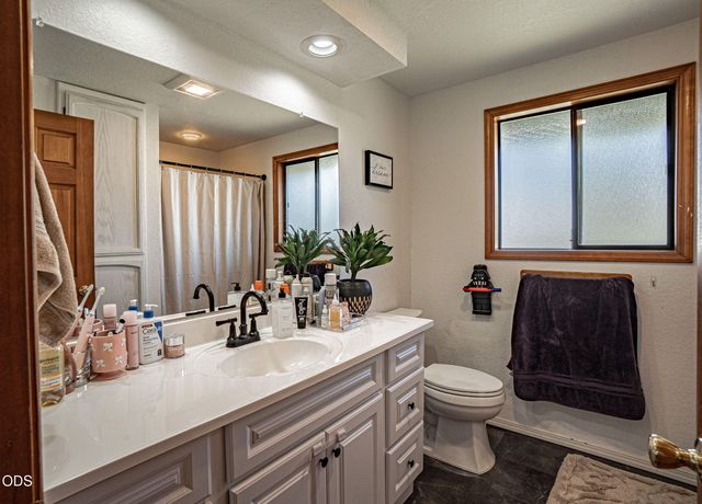 5247 Dobrot Way, Central Point, OR 97502