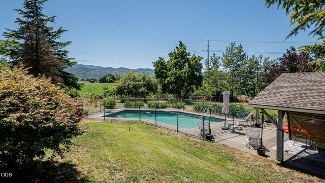 5247 Dobrot Way, Central Point, OR 97502