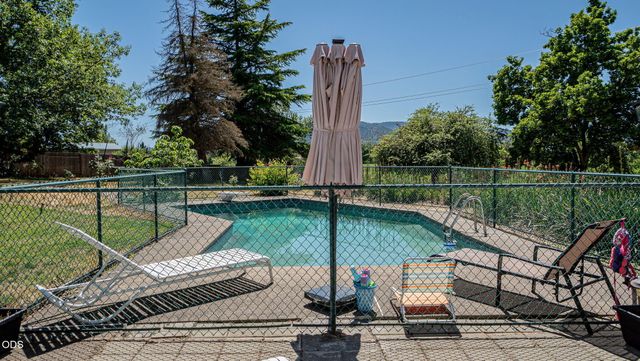 5247 Dobrot Way, Central Point, OR 97502