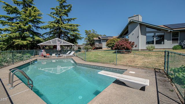 5247 Dobrot Way, Central Point, OR 97502