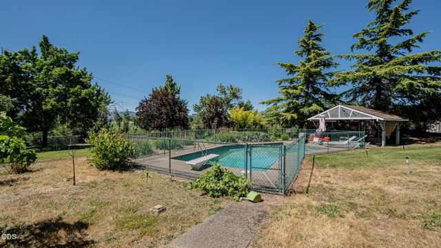 5247 Dobrot Way, Central Point, OR 97502