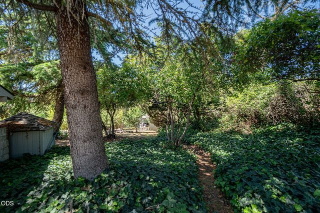5247 Dobrot Way, Central Point, OR 97502