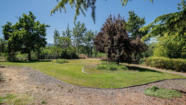 5247 Dobrot Way, Central Point, OR 97502