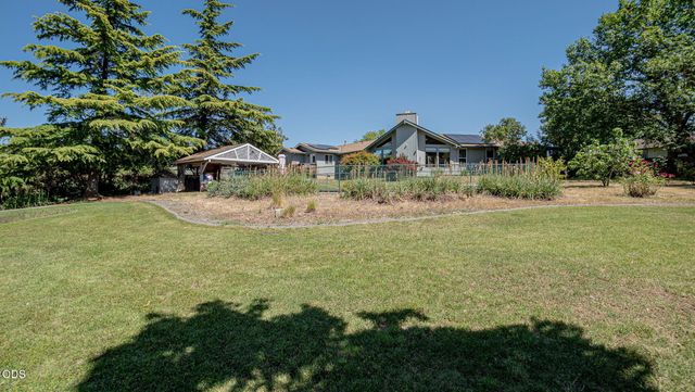 5247 Dobrot Way, Central Point, OR 97502