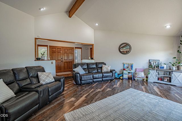5247 Dobrot Way, Central Point, OR 97502