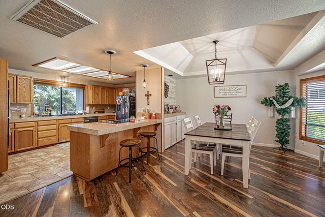 5247 Dobrot Way, Central Point, OR 97502