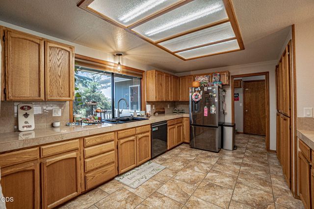 5247 Dobrot Way, Central Point, OR 97502