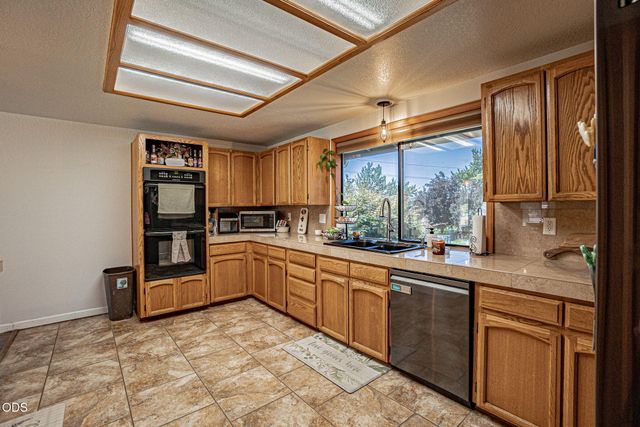 5247 Dobrot Way, Central Point, OR 97502