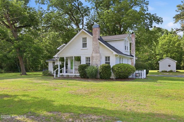 2704 Farm Life School Road, Carthage, NC 28327