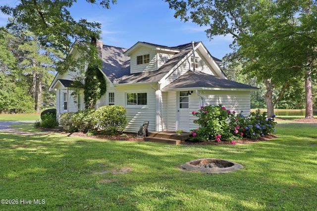 2704 Farm Life School Road, Carthage, NC 28327
