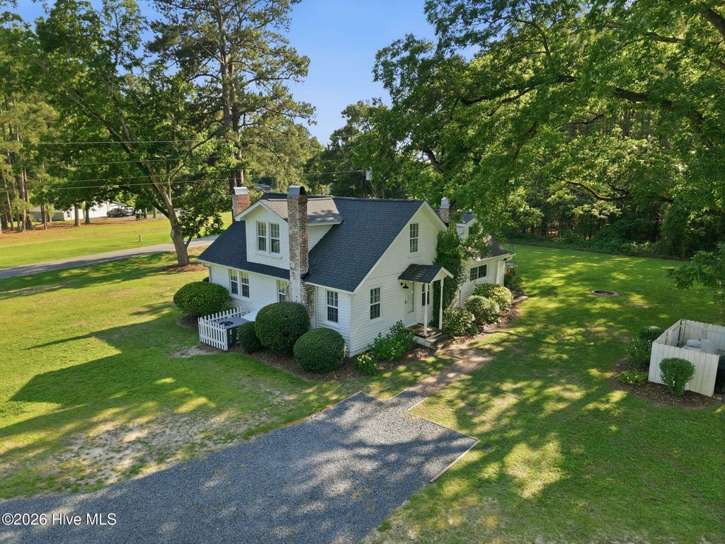2704 Farm Life School Road, Carthage, NC 28327
