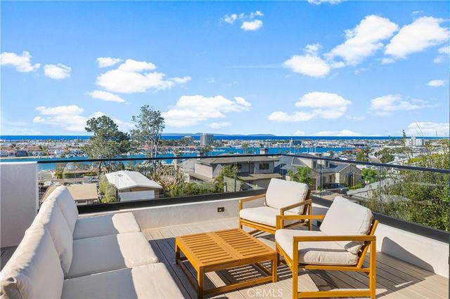 2212 Cliff Drive, Newport Beach, CA 92663