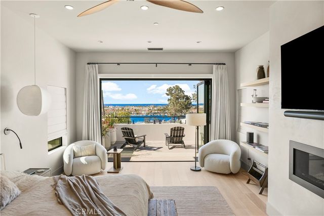 2212 Cliff Drive, Newport Beach, CA 92663