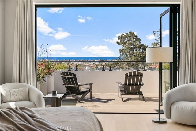 2212 Cliff Drive, Newport Beach, CA 92663