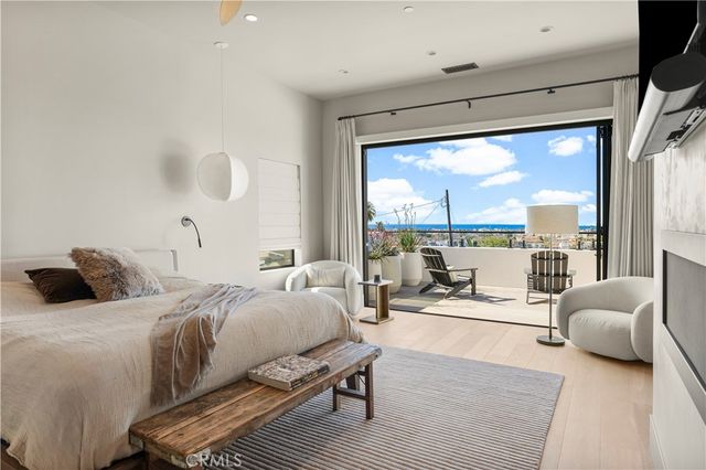 2212 Cliff Drive, Newport Beach, CA 92663
