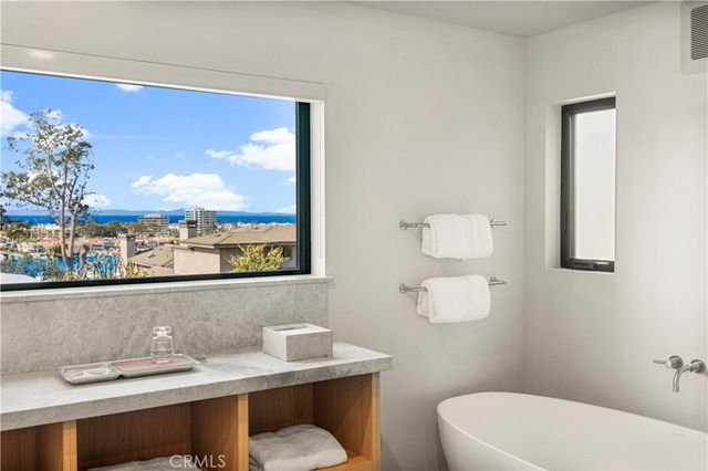 2212 Cliff Drive, Newport Beach, CA 92663