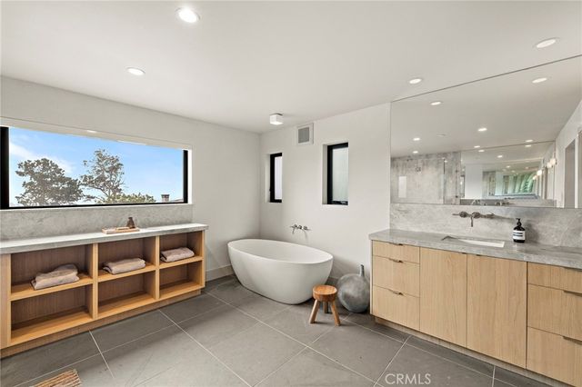 2212 Cliff Drive, Newport Beach, CA 92663