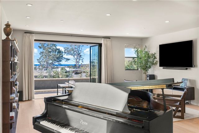 2212 Cliff Drive, Newport Beach, CA 92663