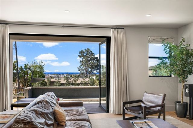 2212 Cliff Drive, Newport Beach, CA 92663