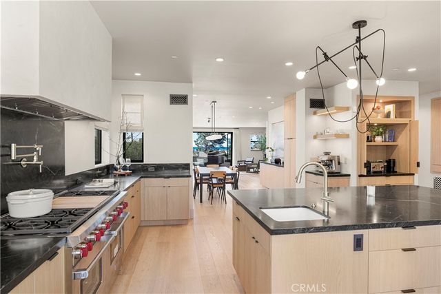 2212 Cliff Drive, Newport Beach, CA 92663