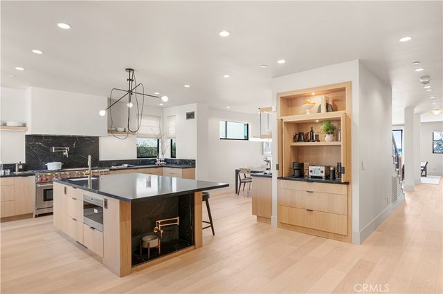 2212 Cliff Drive, Newport Beach, CA 92663