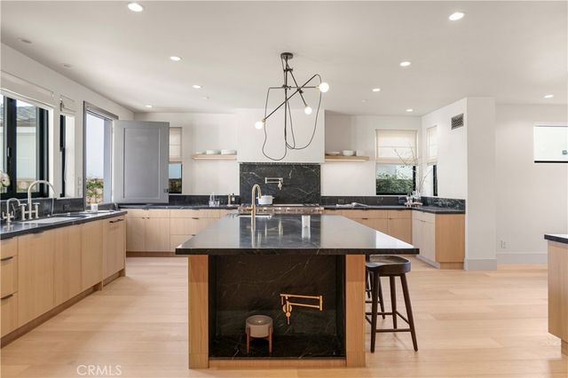2212 Cliff Drive, Newport Beach, CA 92663