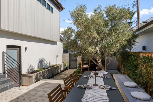 2212 Cliff Drive, Newport Beach, CA 92663