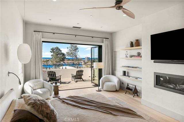 2212 Cliff Drive, Newport Beach, CA 92663