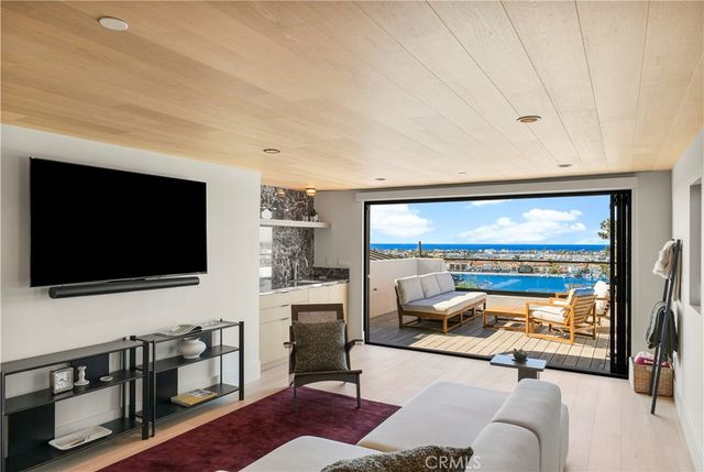 2212 Cliff Drive, Newport Beach, CA 92663